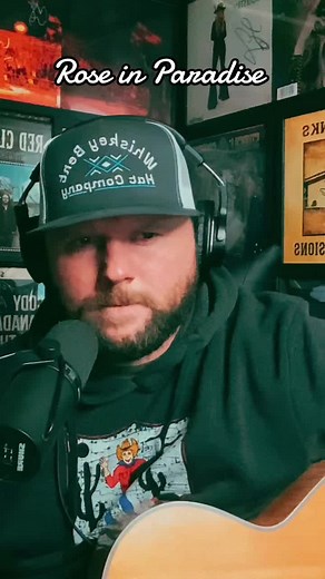 Waylon Jennings' 'Can't You See' - A Timeless Classic