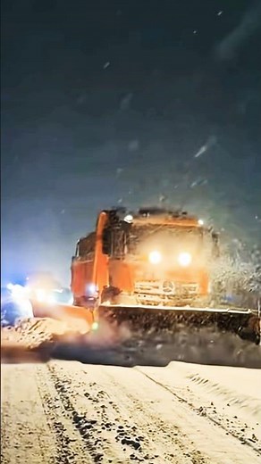 SATISFYING SNOW PLOWING #tractor #snowmageddon #johndeere