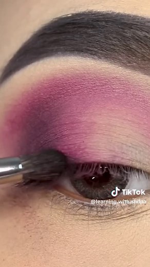 Pretty in Pink: Learn how to create a gorgeous pink eyeshadow look 💖 #makeup #makeuptutorial #trending #eyeshadow #makeupartist #viral #foryou #glam #fyp #learntok #cutcrease #pink