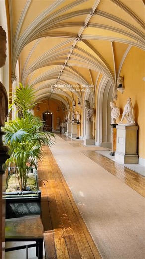 Follow in Jane Austen’s footsteps with a tour of England’s most iconic filming locations. 🎬 Chatsworth House in Derbyshire became Mr Darcy’s Pemberley in Pride & Prejudice, while Haddon Hall’s romantic halls have set the scene for countless period dramas. 👗 Wilton House in Wiltshire and Bath’s Pulteney Bridge complete the journey. Which would you visit first? 👇 🎥 Credit: Tinysamwise 📍LOCATIONS 💐Chatsworth House & Haddon Hall, Visit Peak District & Derbyshire 🪭Wilton House, VisitWiltshire