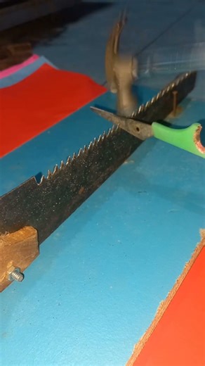 Rusty Saw Revival — Simple DIY Fix with Amazing Results!”