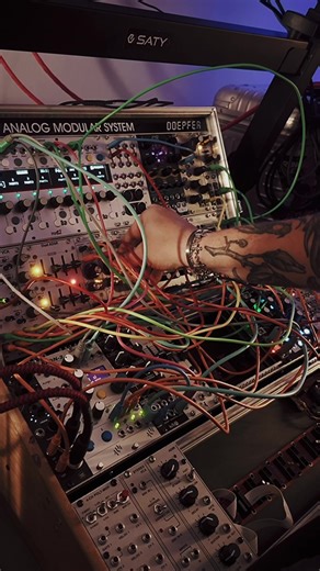 About a year ago I dove into the modular world and since then it’s been nonstop learning, late-night research, and hunting for modules between flights and tours. What started as curiosity turned into a full obsession. This is the first time I decided to hit record and capture a quick jam straight from the modular system in my studio 🎛️🪩. You can listen to the full jam on my Youtube channel 🌻💖