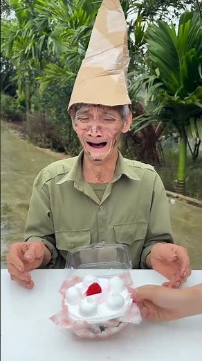 Unexpected instant noodle prank for Grandpa 😳🎂🍜
