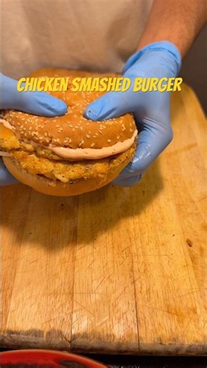 Chicken smashed burger #burgerking #smashedburger #easyburgerrecipe #cookingshortsyoutube #foodshort