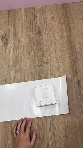 62K views · 939 reactions | This is my favorite way to wrap for those who need a little extra help. You can use washi tape, ribbon, twine/string, hope this helps! | Bee And Blooms | Facebook