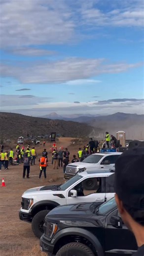 @alan_amp’s pit stop during the past @bfgoodrichtires SCORE BAJA 1000. Alan only needed to finish this race to win the Trophy Truck championship, but that did not stop him from pushing for the win until mechanical issues slowed the team down just a handful of miles from the finish. The setback kept them off the podium, but they still secured the championship to hold on to the #1. | SCORE International