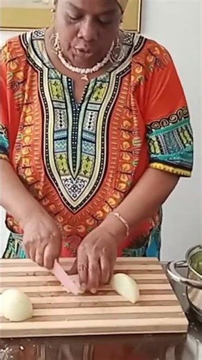 How to chop a large onion for empanada stew