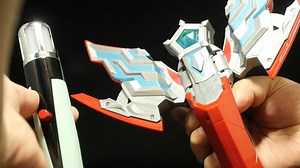 [2025年的奥特曼变身新玩具]万代7月5日发售 DX 变身道具 奥美迦头镖 玩家实物_哔哩哔哩_bilibili