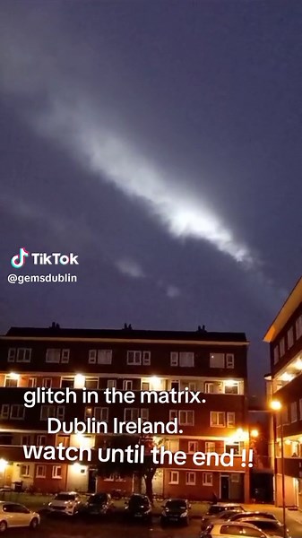 Unexplained Glitch: Watch How the Whole Sky Changes Color in Dublin, Ireland!