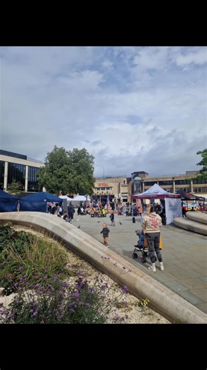 🍋 Today in Kings Square: Gloucester ReFresh - Opportunities Fair! 🍊 ⏰️ 11am – 3pm 💸 Free event for 14–19-year-olds (and anyone curious!) ✨ What’s happening: 🎯 Crazy Golf (9-hole) – laughs guaranteed 🎨 “Doves of Peace” art project – get creative 🍴 Free food from The Nest 🎶 Live music all day 🔐 Crack the Code challenge – win prizes! 💡 Thinking of starting a business? The Start & Grow Enterprise team at the University of Gloucestershire can help boost your ideas. No tickets. No stress. Jus