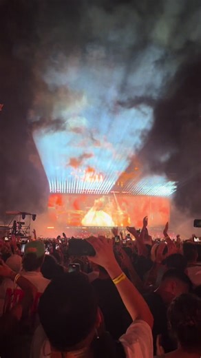 BAD BUNNY CONCERT!! Omfg today was the best #badbunny #sydney #concert #markets