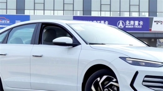 AI 座舱超给力！朗逸 Pro 高通 8155 + 双大模型，语音秒响应，650 万国民家轿，智能又好开。