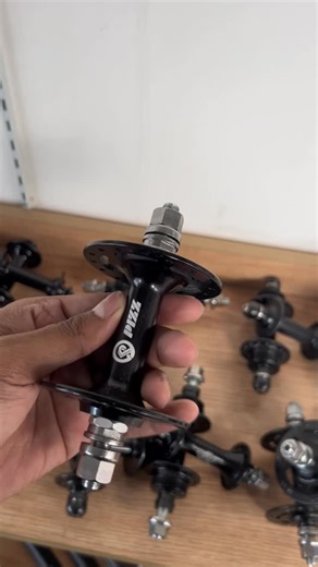 Malik on Instagram: "Jawabannya bisa bangeett! #fixedgear #fixie #sepedafixie #fixiebike #sepeda"