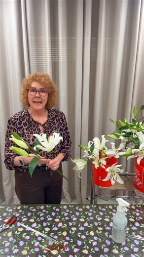 Florist Hack! How I Keep Casablanca Lilies Spot‑Free and Stunning 🤍 Casablanca lilies are showstoppers,but those little brown pollen marks can ruin the moment fast. Here’s my go‑to trick for keeping every bloom flawless: ✨ Mist the petals generously with Crowning Glory ✨ Watch the brown pollen roll right off ✨ Repeat as needed for a clean, bright finish In high‑end floral work, these expert techniques make all the difference! #FloralArtistry #Atlflorist #LuxuryFlorist #FloralDesign #UFEbuckhead