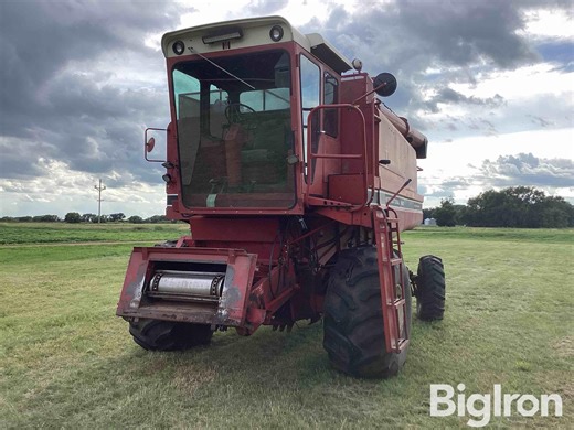 1983 International 1460 2WD Combine | Agriculture
