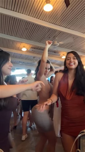 Instagram video by Beam Club Party Robot Light Systems Avsar Electronics • Dec 20, 2025 at 2:13 PM