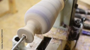 Making a vase from wood and epoxy resin on a lathe