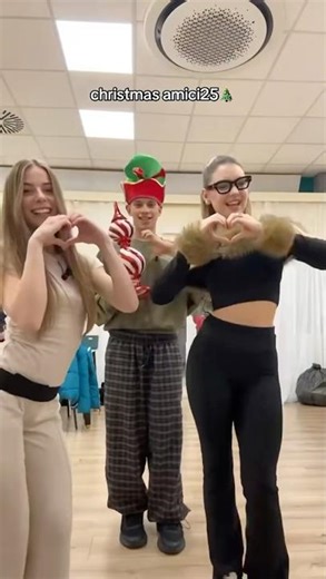 CHRISTMAS DANCE WITH MARIA ROSARIA, ALESSIO AND GIORGIA #amici25 #mariarosaria #alessio #giorgia ...