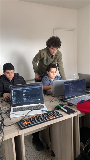 Techmology on Instagram: "Le Maker Club est de retour ! 🚀🏙️ Nouveau chapitre de notre projet Smart City : on passe à la Computer Vision 👁️🤖 Nos makers développent un tramway intelligent 🚋 capable de détecter et suivre une ligne grâce à une caméra. Ils ont déjà fait du Python (jeux vidéo) et de la robotique en MicroPython… mais là, c’est un niveau supérieur 🔥 Restez branchés pour voir l’évolution du projet 🎥✨ 📞 Plus d’infos : 0556 32 80 78"