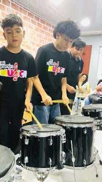 TOCA EL TAMBOR CON MI GRANJA MUSICAL