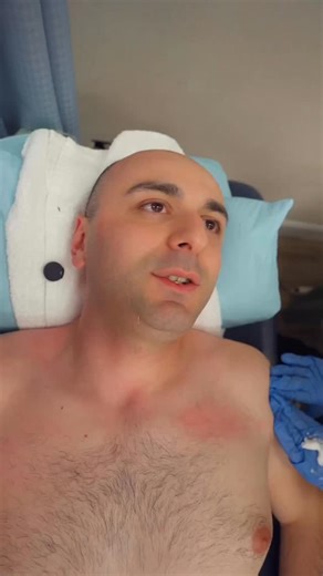 Physical therapy for AC joint pain focuses on reducing inflammation, improving shoulder mechanics, and restoring strength in the muscles that stabilize the joint. Irritation at the AC joint often limits overhead movement and causes pain with pressing or lifting. PT uses mobility work, manual therapy, and targeted strengthening to unload the joint and improve movement control. As pain decreases, patients regain comfortable range of motion and better shoulder stability for daily use and sport. #ph