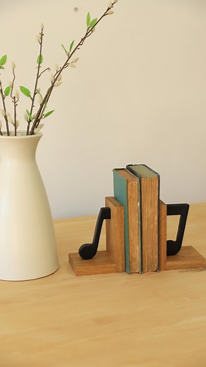 It’s day 2 of DIY Gift Week and I know I said yesterday may have been my favorite, but I want to change my vote to this one 😍 These adorable personalized bookends can be made with any shape so you can customize them for the interests of any and everyone on your gift list! Maybe a car, an animal, a logo, initial, an instrument…you name it! Let me know in the comments below what you’d customize yours with and if you want more ideas and the full tutorial, head to woodshopdiaries.com. Be sure to fo