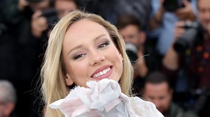 Los dos diferentes looks con los que ha brillado Ester Expósito en Cannes tras confesar que estaba "encasillada"
