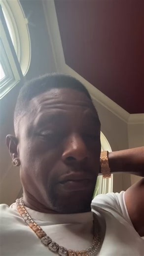 Darius Thomas on Instagram: "• @boosieig2024 NOT TAKING GLORILLA R BRORILLA SIDE ‼️IM JUST SAYING WE R NOT RICH AS PEOPLE THINK💯‼️I FEEL IF A ARTIST STILL DOING SHOWS THEY R NOT SUPER RICH ‼️WE STILL WORKING FOR A REASON‼️SAME FOR BABYMOMAS TRYNA TRAP STREET NIGGAS WHO BE SHOWING THAT BAG ON INSTAGRAM SMH THAT 100k HE GOT ON DA GRAM DAM NEAR ALL HE GOT💰HE GOTTA FLIP THAT,PAY BILLS N TAKE CARE HIS KIDS N HIS OTHER KIDS LOL YOU AINT GOT NO RICH NIGGA 💯 BUT THATS ON US TOO BECAUSE WE LEAD PEOPLE