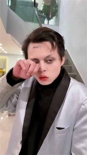 小丑认错双胞胎天使。#college #love #funny