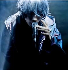 【顔バレ画像あり】Eveの素顔はマッシュヘアーが似合うイケメン！顔をあかさないのは作品に興味を持ってもらいたいからだった！ - 有名人調査隊