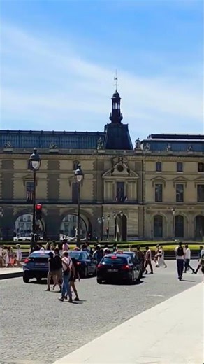 Louvre has an absolutely gorgeous internal court, full of wonderful architecture