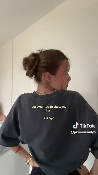 Creative Hairstyles: Mastering the Messy Bun