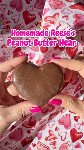 Homemade Reese’s Peanut Butter Chocolate Hearts ❤️🍫 No bake. So easy. So dangerous. 😍 How to make them: 1️⃣ Mix together • 1 cup creamy peanut butter • 3 tbsp melted butter • 1 1/2 cups powdered sugar •1/2 tsp salt • ½ tsp vanilla 2️⃣ press into a 9x9 baking dish and freeze for 20–30 minutes until firm. Use a heart cookie cutter to cut out. Return the peanut butter hearts to the freezer until the chocolate is ready. Once the peanut butter softens it’s hard to work with and loses it shape in th