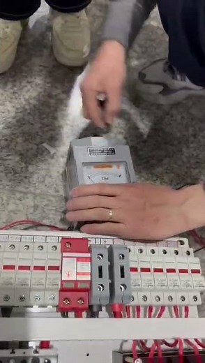 6 in 1 out PV combiner box with SPD