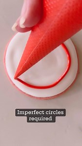 These red and blue circles looked like a total mess at first, but with a bit of scribe magic (pulling inward first, then outward) they turned into a cool wet-on-wet design. I used a 12-second icing consistency for all three colors, and the way they melted together still surprises me every time. Would you try this technique? | The Cookie Box Club