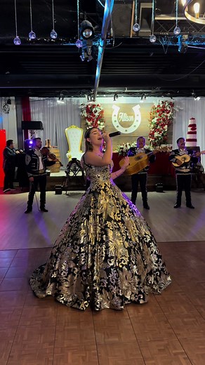 ¡Que laureles tan verdes! 😍 #loslaureles #stephanietrejo #rancheras #regionalmexicano #cantantemexicana #talento