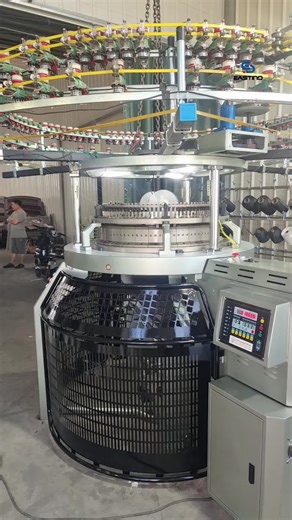 Single jersey 3 thread fleece knitting machine #Eastinocircularknittingmachine #eastinomachinery #textilemachine #3threadfleece #circularknittingmachine #knknitting