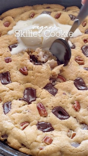 Easy & Delicious Chocolate Chip Skillet Cookie (Vegan!)