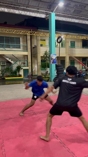 In Lapunti Arnis De Abanico system, our defensive strategy emphasizes not merely stopping an incoming attack, but immediately reclaiming initiative through a rapid sequence of counter-strikes. Rather than responding with a single block-and-counter, we employ fluid, continuous striking, often using the signature abanico motions to overwhelm the opponent’s timing and structure. By delivering multiple, well-placed counter-attacks, we achieve three strategic goals: 1. Disrupt the attacker’s rhythm. 
