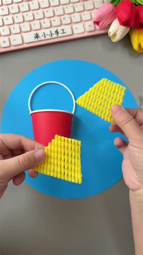 Use paper cups and fruit nets to make Labor Day handmade theme paintings, parent-child handicraf