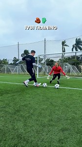 95K views · 14K reactions | 1vs1 Drill 隣理(Block & Spread) Try this challenge drill with a coach or friend yourself  PS: Find yourself a friend that backs you up like @quinns1gk ! What a guy  @t1tan gear & gloves ofc  | Nonstopgoalkeeper | Facebook