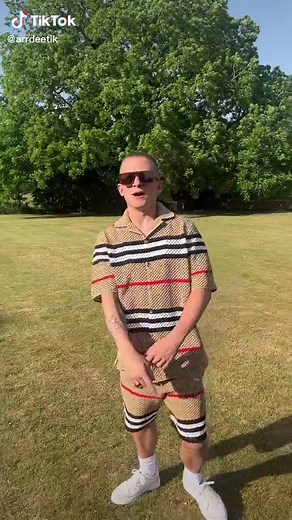 Hello Maaate 👋 House tour soon land 🤣⏳ #hellomate