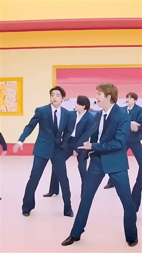 BTS (방탄소년단)'Dynamite' Official MV