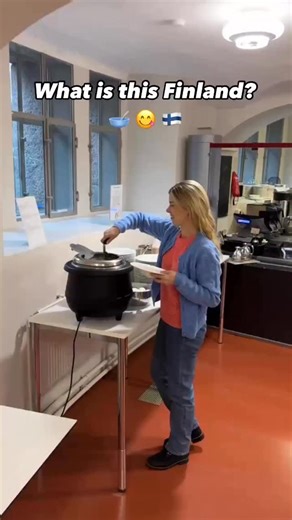 Would you try spinach soup?😋 Let me know YES or NO in the comments!👇🏻 This budget-friendly lunch place is right under the gorgeous halls of the National Library of Finland😍 Its all-you-can-eat lunch costs only 9,30€ and includes salads, bread, a main course and coffee or tea 🥰 Psst… Want to get to know Finland in an easy way? 💗 Then grab my ✨free✨ Finland Starter Kit with: 🔸Cultural tips 🔸Must-know words 🔸Sauna rules 🔸Real Finnish etiquette ➡️ Comment STARTER and I’ll send you the Finl