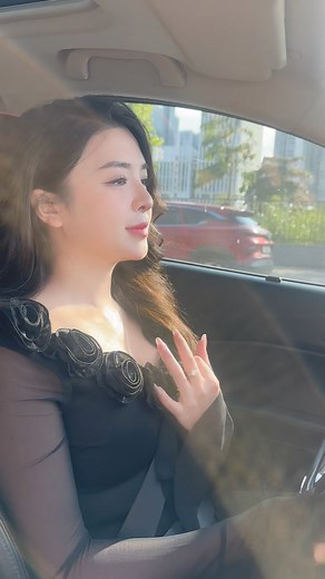 354K views · 6K reactions | Có cô tài xế như này thì ai lại đi bỏ lỡ chuyến xe này cơ chứ #acventertainment #chuyenxecuocdoi | ACV Remix | Facebook