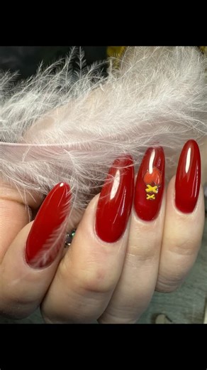 МАНІКЮР / ПЕДИКЮР /ЛЬВіВ/КУРСИ МАНІКЮРУ | Швидко і шикарний результат з @divia.ua В роботі використовувала тіпси . Гель лак RG060 Top strong | Instagram