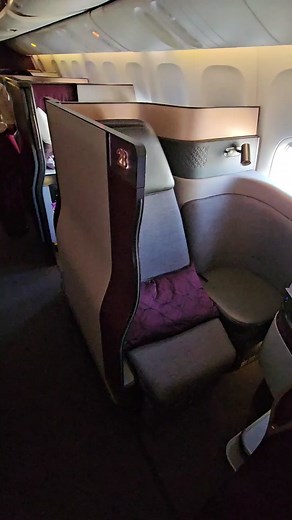 Best Qatar Boeing 777-300 Business Class Seats Review