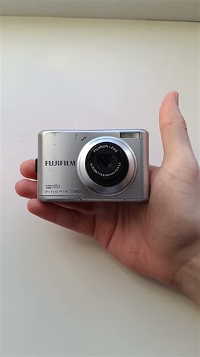 📷 Simple Fuji pocket digicam — Fujifilm FinePix C20 compact digital camera #Y2K #2000s #Digicam