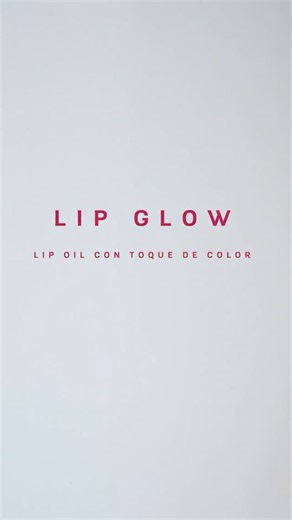 Brillo,color y cuidado... todo en uno ✨💋 Así es el Lip Glow de Ruby Rose, el gloss que hidrata, suaviza y deja tus labios con un acabado brillante irresistible. Disponible en dos tonos que te van a encantar: ❤️ Electric Red, para un toque atrevido 🩷 Vintage Rose, para un look más sutil. Su textura es ligera y 0 pegajosa a demás que está enriquecido con aceite de jojoba y vitamina E. ¿Team Red o Team Rose? Cuéntanos en los comentarios.👀 #LipGlowRubyRose #ElectricRed #VintageRose #RubyRoseColom