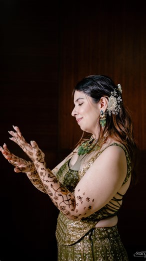 Heli Ved on Instagram: "My Mehendi Look✨ Hair and Makeup @makeupbyvaish My Mehendi makeup look turned out to be effortlessly natural and radiant, with a soft glow that enhanced my features beautifully. I absolutely love how fresh and luminous it feels! . . . #indianbride #makeup #mehendi #mehendimakeup"